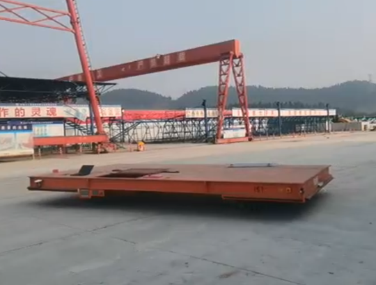 Outdoor loading mobile robot